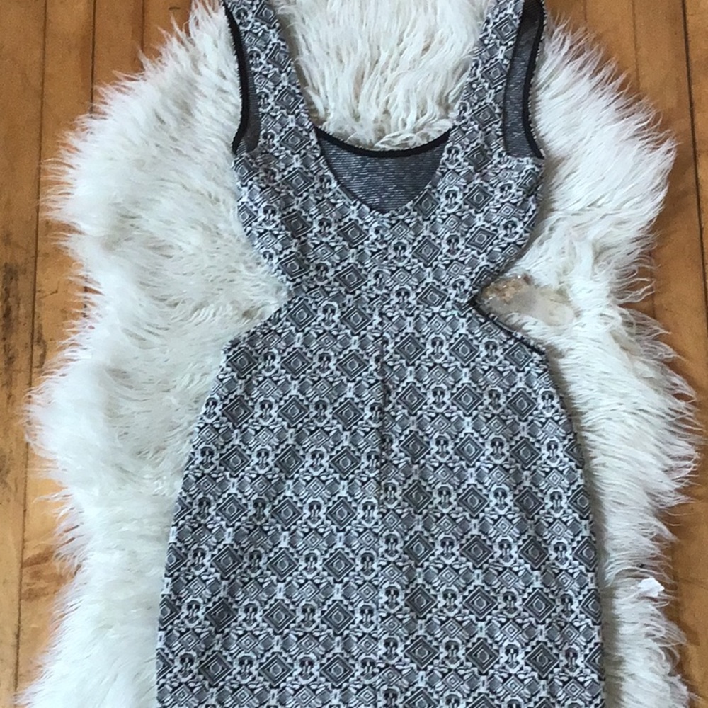 SOLEMIO black and white dress